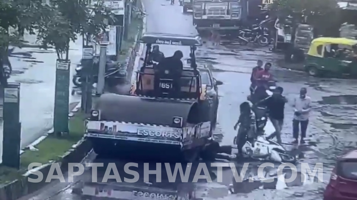 ಗುಜರಾತ್‌ನ ವಡೋದರಾದಲ್ಲಿ ಭೀಕರ ದುರಂತ - ಸ್ಕೂಟರ್ ಜಾರಿ ರಸ್ತೆ ರೋಲರ್ ಅಡಿಗೆ ಬಿದ್ದು ಯುವತಿ ಸಾ*ವು!!