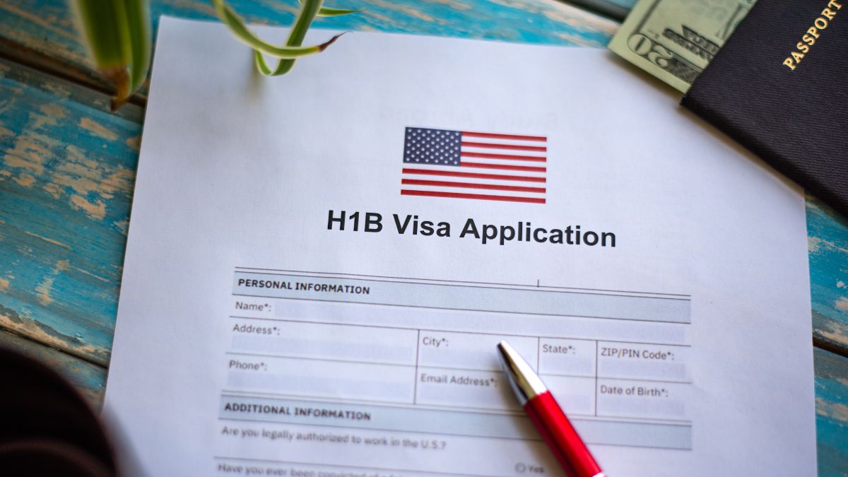 Trump Administration Proposes H-1B Visa Fee Hike to Over $100,000; Indian Professionals Face Fresh Uncertainty
