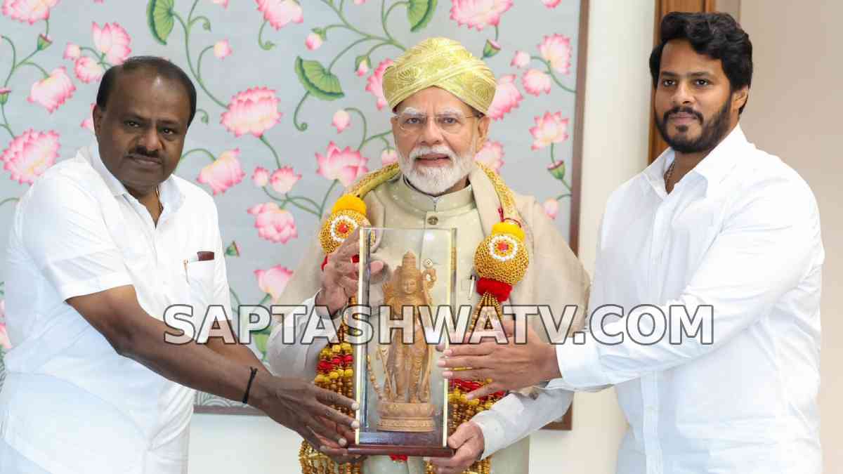 ಪ್ರಧಾನಿ ಮೋದಿ ಭೇಟಿಯಾದ ಎಚ್‌ಡಿಕೆ - ನಿಖಿಲ್ ಜೊತೆ ದೆಹಲಿ ಭೇಟಿ, ರಾಜ್ಯ ರಾಜಕೀಯದಲ್ಲಿ ಹೆಚ್ಚಿದ ಕುತೂಹಲ!!