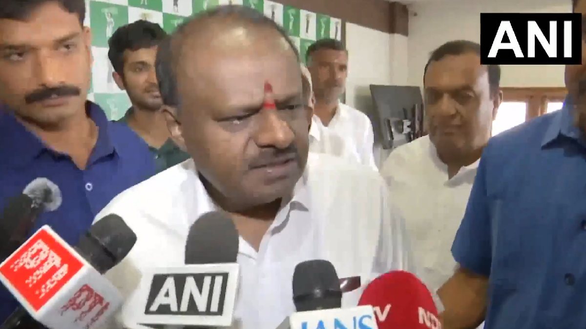 ಶಿಕ್ಷಕರ RSS ಪಥಸಂಚಲನ ಭಾಗವಹಿಸುವಿಕೆ ವಿವಾದ - ಸರ್ಕಾರದ ಕ್ರಮದ ವಿರುದ್ಧ HDK ಗರಂ!!
