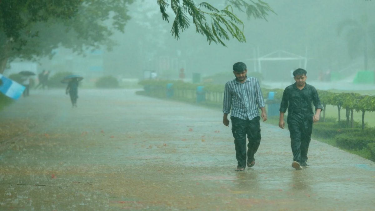 Karnataka Rain Alert: Heavy Rain to Continue in Coastal & Malnad Regions, Rivers Overflow | Photo Credit: https://www.canva.com/