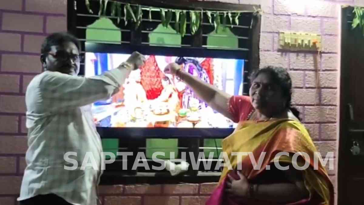 Parents Watch Daughter’s Wedding Online and Shed Tears of Joy