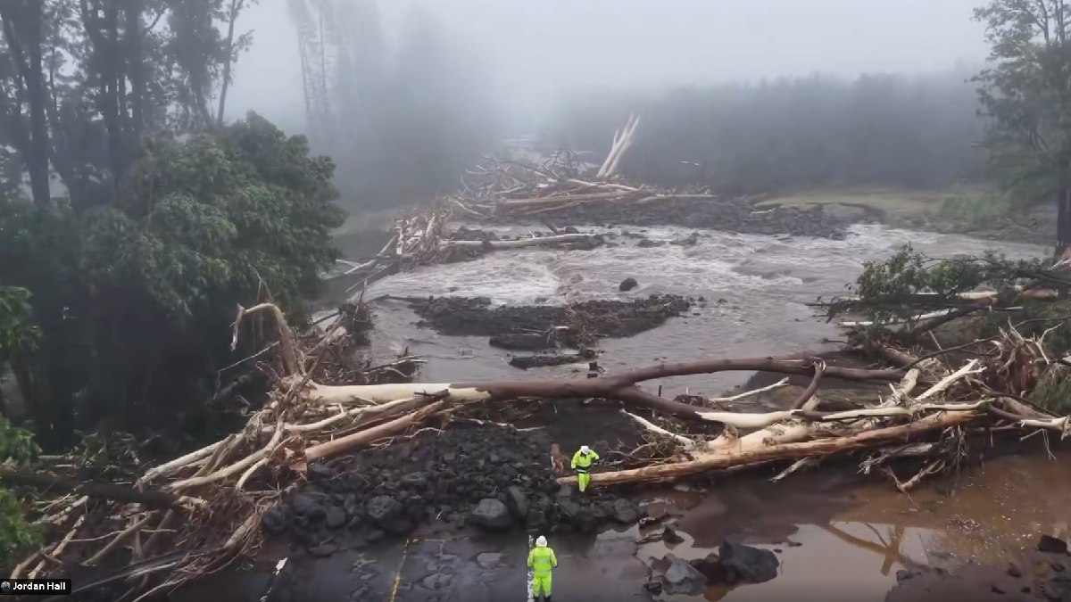 Hurricane Lala Batters Hawaii: Bridges Washed Away, Nearly 200,000 Residents Without Power
