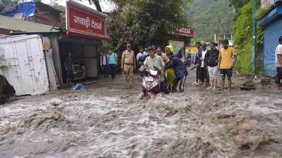 IMD Weather Alert: Heavy Rain Across 20 States on August 22; Will Schools Be Closed in Delhi, Himachal Pradesh and Uttarakhand?