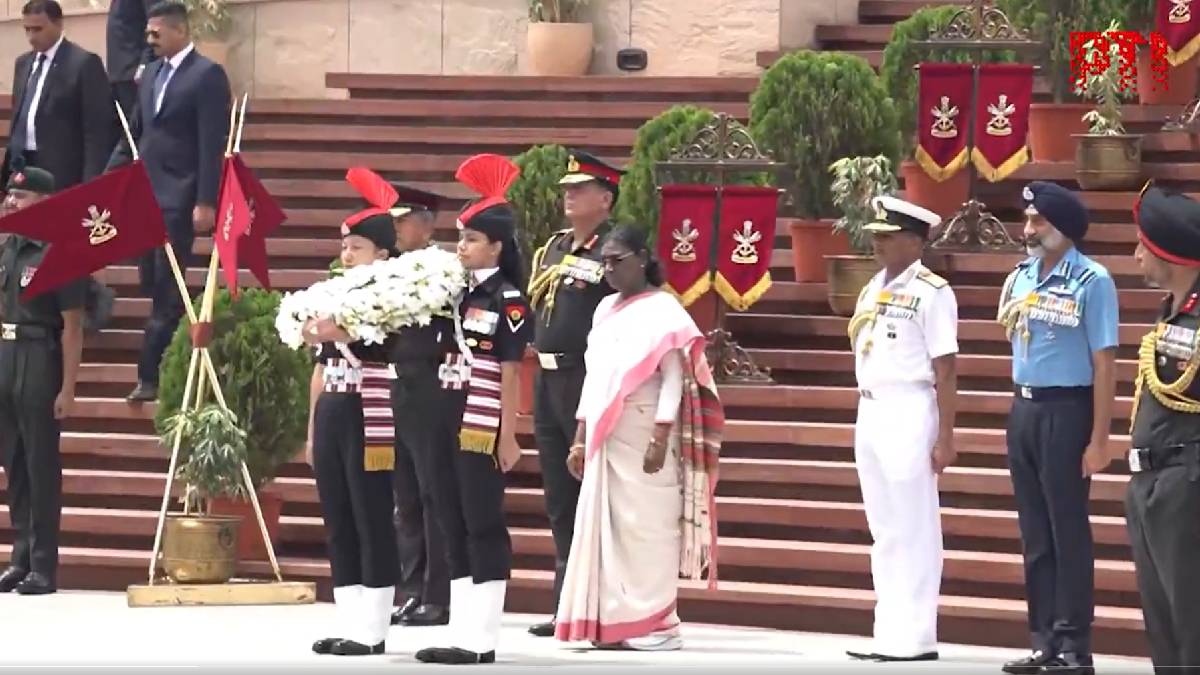 Independence Day 2026: President Murmu Pays Tribute to India’s Bravehearts at National War Memorial