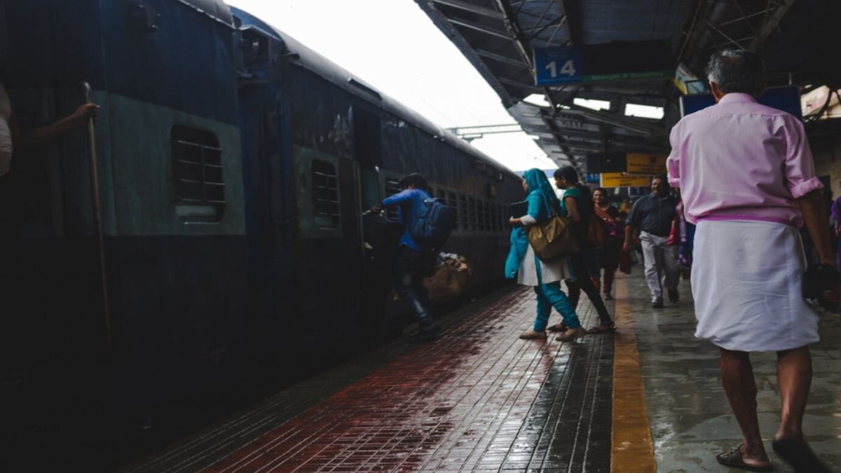 Indian Railways Imposes ₹1,000 Fine for Littering at Railway Stations and Inside Trains