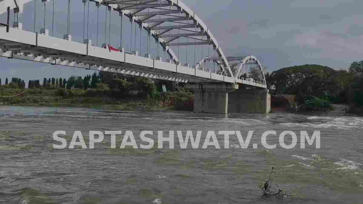 ಕಬಿನಿ ಡ್ಯಾಂನಿಂದ 27 ಸಾವಿರ ಕ್ಯೂಸೆಕ್ ನೀರು ಬಿಡುಗಡೆ; ಬಿದರಹಳ್ಳಿ ಸೇತುವೆ ಮುಳುಗಿ ಗ್ರಾಮ ಸಂಪರ್ಕ ಕಡಿತ!!