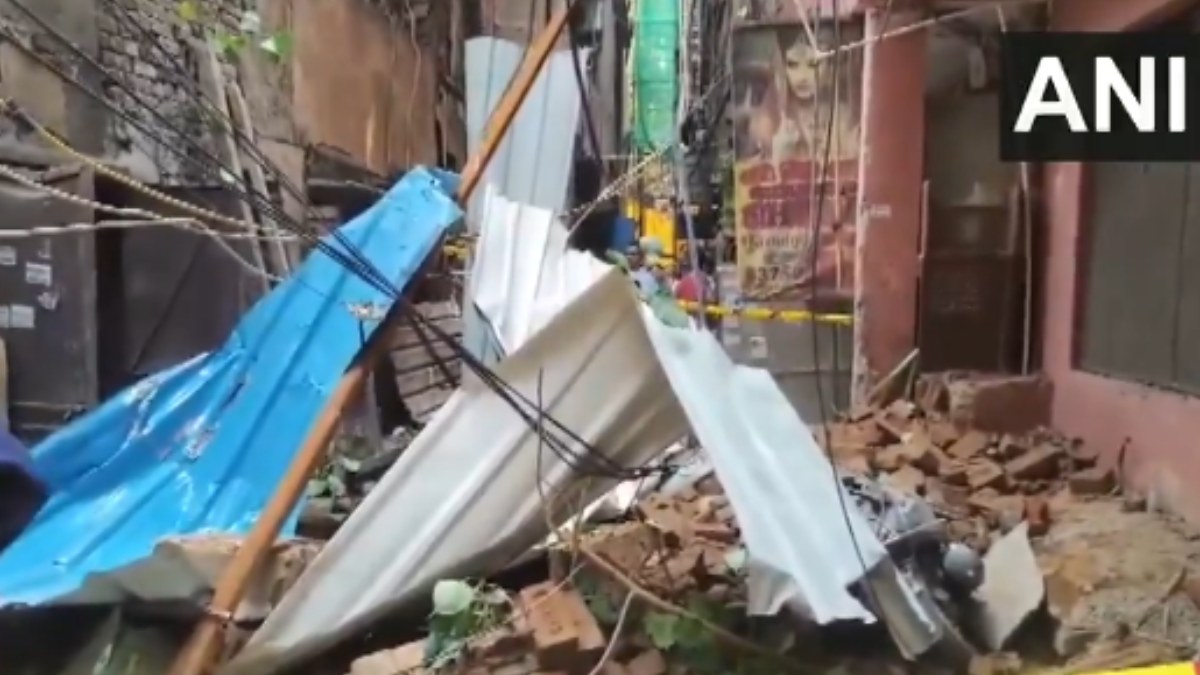 Delhi Karol Bagh Building Collapse: One Dead, Several Injured During Demolition Work