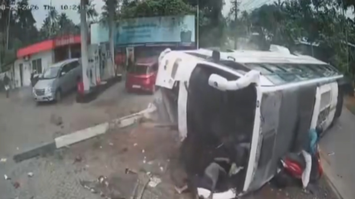 Wedding Bus Overturns in Kerala After Driver Swerves to Avoid Two-Wheeler Rider; No Casualties Reported