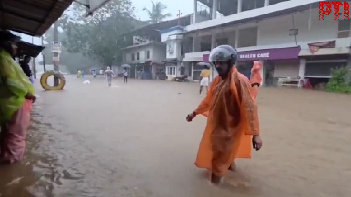 ಕೇರಳದಲ್ಲಿ ಭಾರೀ ಮಳೆ - ಎಂಗಪ್ಪುಳದಲ್ಲಿ ಪ್ರವಾಹ, ಕೋಝಿಕ್ಕೋಡ್–ಮೈಸೂರು ಹೆದ್ದಾರಿಯಲ್ಲಿ ಸಂಚಾರ ಸ್ಥಗಿತ!!