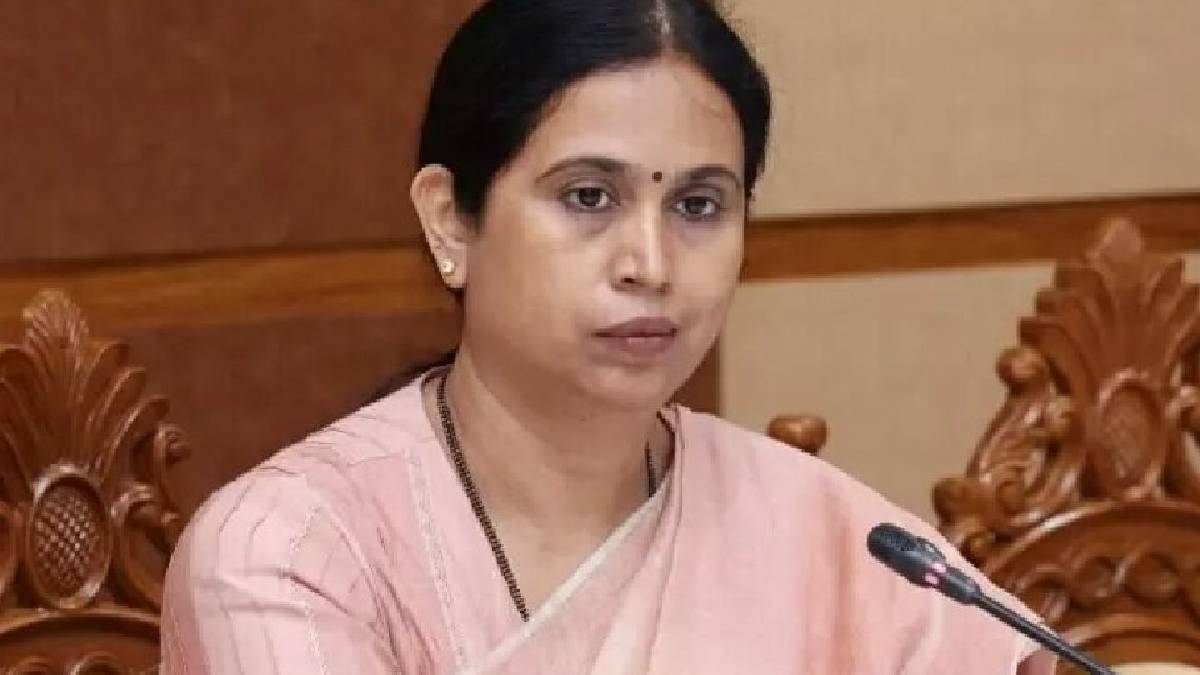 Lakshmi Hebbalkar’s ‘Fate’ Gesture in Assembly Grabs Attention Amid Cabinet Exclusion