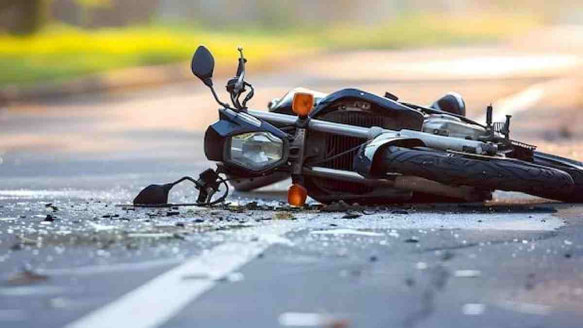 Petrol Pump Turn Sparks Close Call Between Bus and Two-Wheeler in Madhya Pradesh