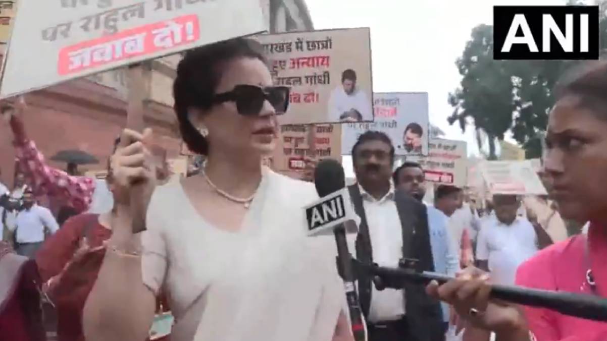 NDA MPs March Towards Makar Dwar, Accuse Opposition of ‘Running Away’ From Debate on Student Protests