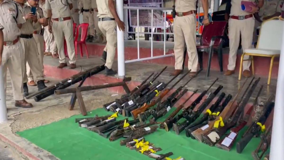Manipur Govt Sets 15-Day Deadline to Surrender Illegal Weapons as 1,422 Arms Put on Display