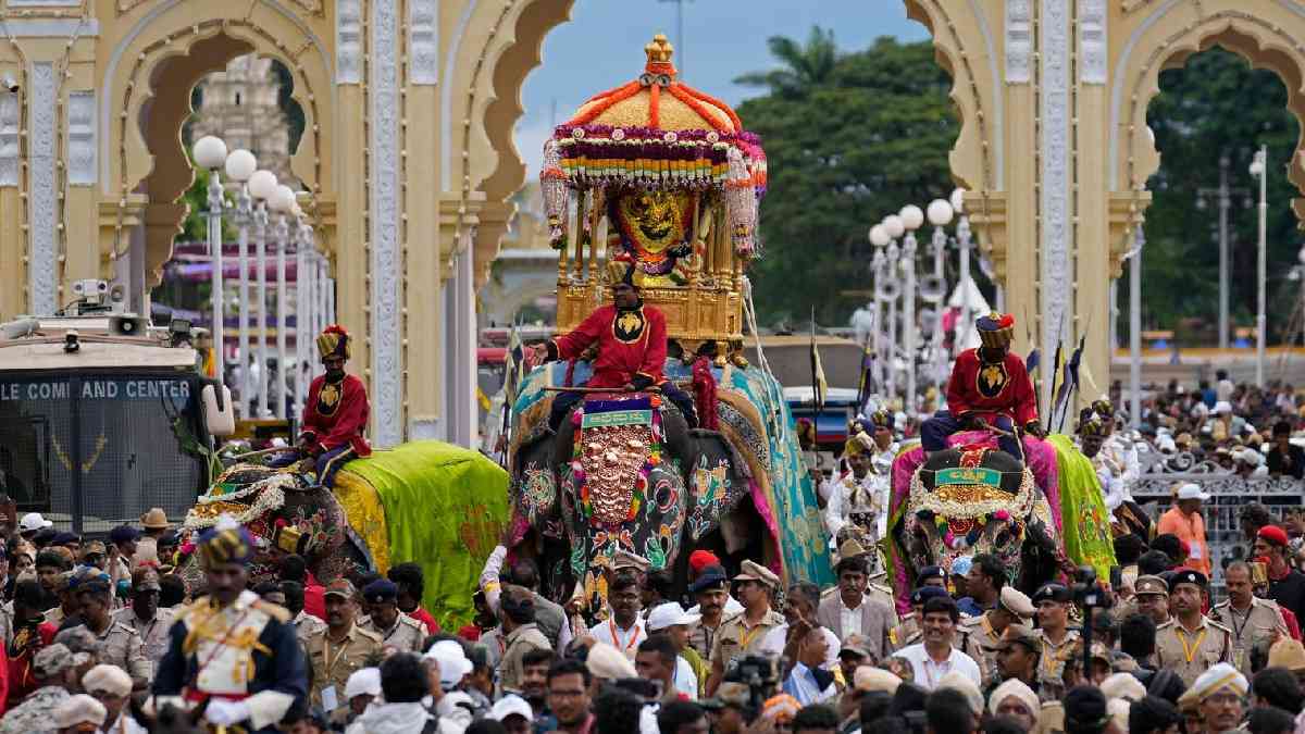 ಮೈಸೂರು ದಸರಾ ಗಜಪಡೆ ಸಜ್ಜು - ಅಂಬಾರಿ ಹೊರಲು ಈ 3 ಆನೆಗಳ ಮೇಲೆ ಅರಣ್ಯ ಇಲಾಖೆಯ ಕಣ್ಣು!!
