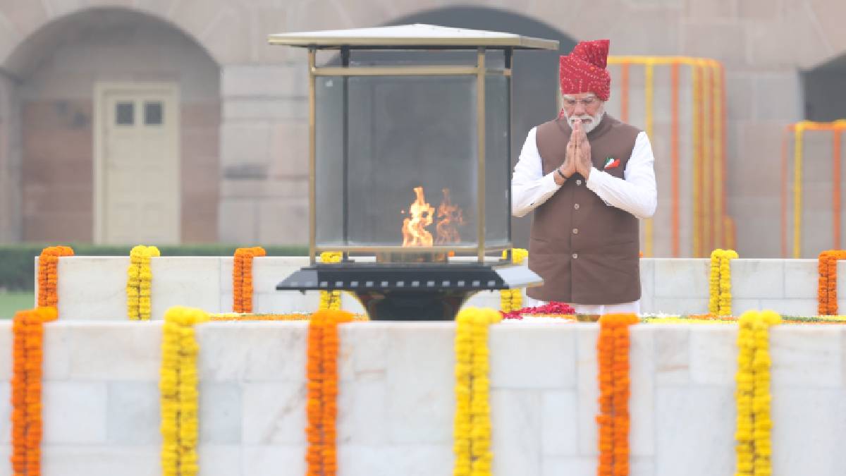 Independence Day 2026: PM Modi Pays Tribute to Mahatma Gandhi at Rajghat