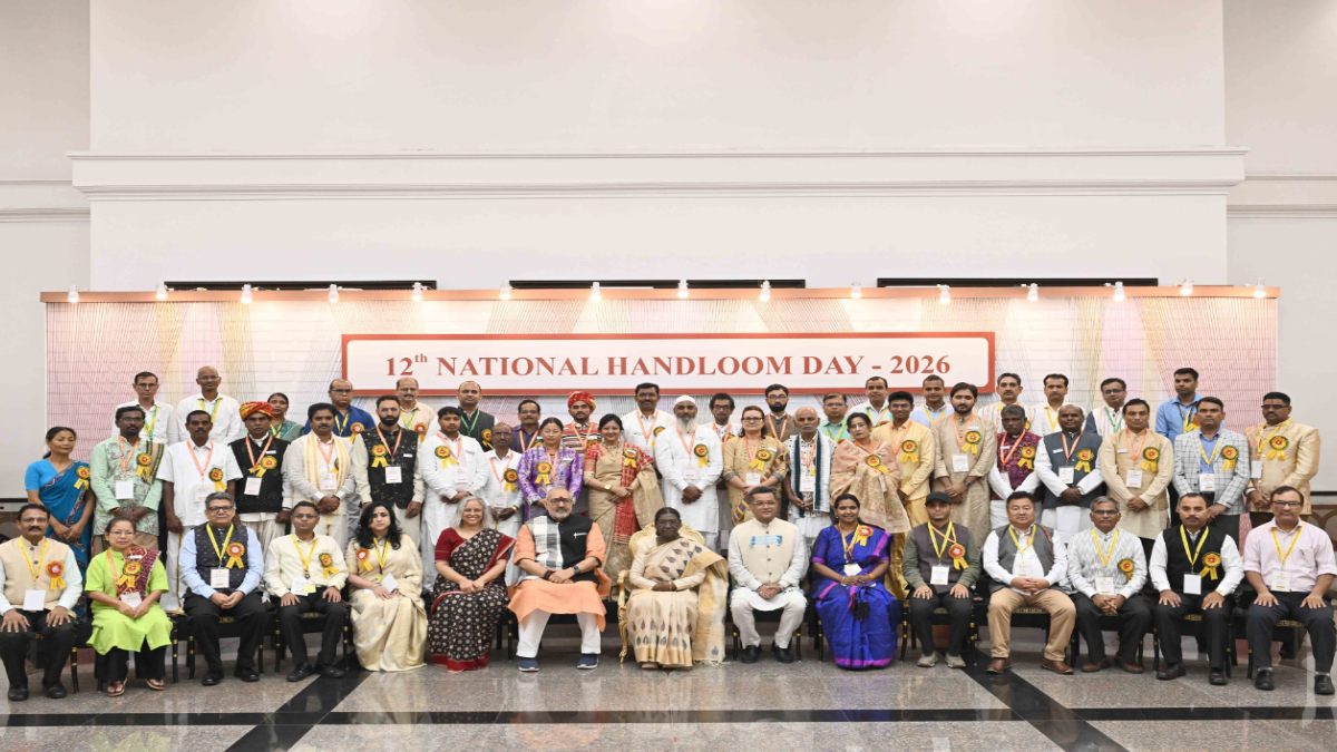 National Handloom Day 2025: President Murmu Presents Sant Kabir and National Handloom Awards