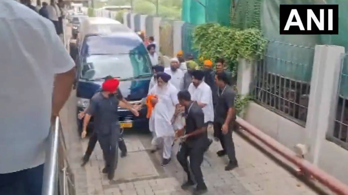 Sukhbir Badal Attacked With Kirpan at Hazur Sahib; Assailant Overpowered in Time