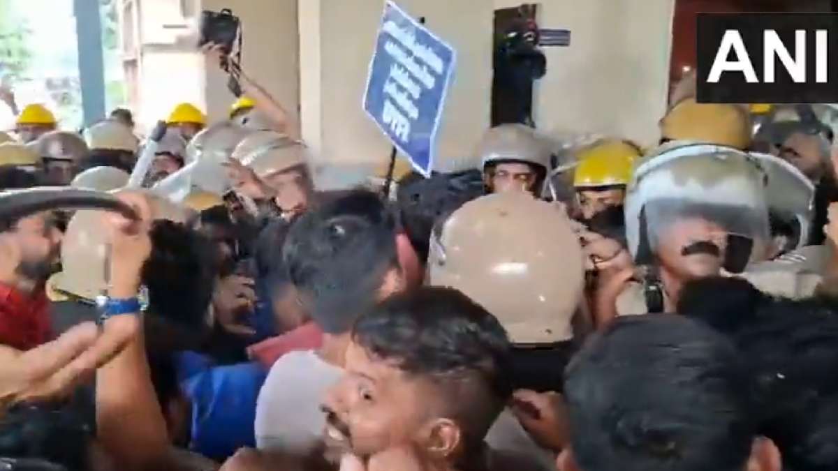 ಪಾಲಕ್ಕಾಡ್ ರೈಲ್ವೆ ವಿಭಾಗ ವಿಭಜನೆಗೆ ವಿರೋಧ - ಕಾಞಂಗಾಡ್ ನಲ್ಲಿ ಡಿವೈಎಫ್‌ಐ ಬೃಹತ್ ಪ್ರತಿಭಟನೆ!!