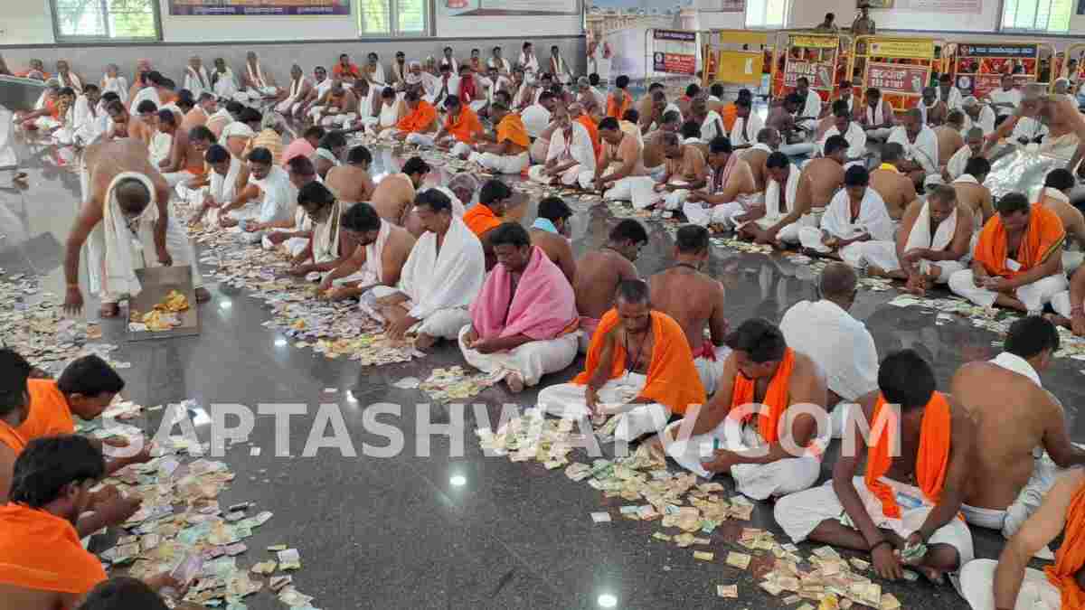 ಮಂತ್ರಾಲಯ ಮಠದಲ್ಲಿ ದಾಖಲೆ ಕಾಣಿಕೆ