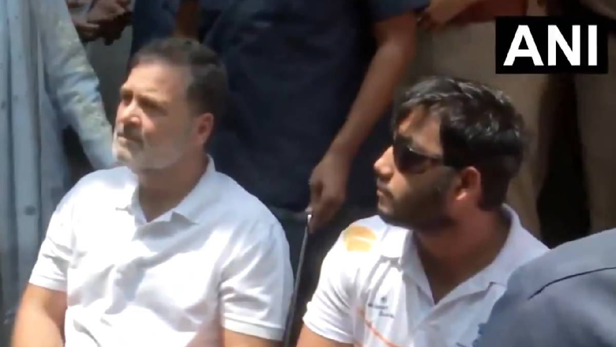 Rahul Gandhi Backs Injured Jantar Mantar Protester, Seeks FIR Registration at Delhi Police Station