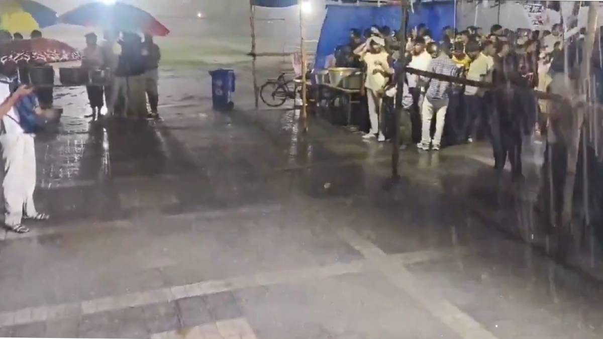 Ranchi Students Continue Protest Despite Heavy Rain, Over 600 Booked; Questions Raised Over Opposition Silence