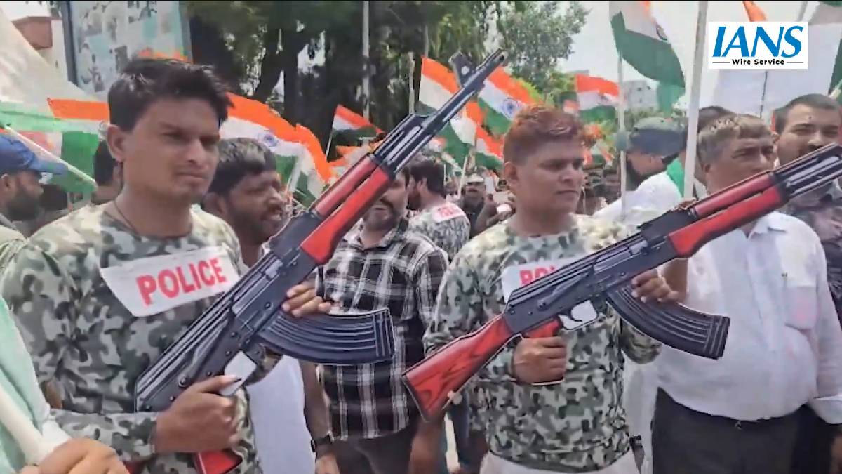 Toy AK-47 at RJD March Triggers Political Backlash as ‘Jungle Raj’ Memories Resurface