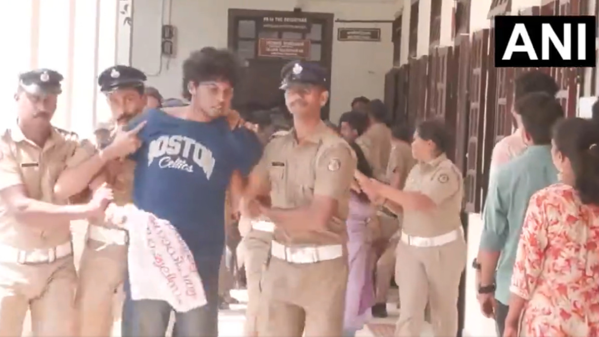 SFI Protest Over Kerala University LLB Exam Issues: Police Detain Students Outside Registrar’s Office in Thiruvananthapuram