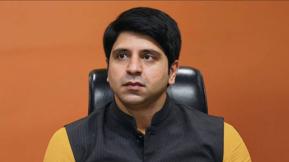 Shehzad Poonawalla Calls for Income Tax Relief for Salaried Middle Class