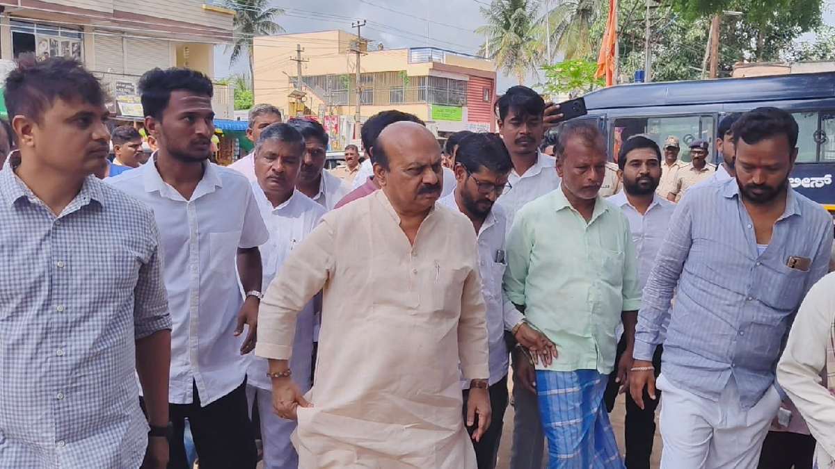ಶಿಗ್ಗಾವಿ ದೇವಸ್ಥಾನ ಪ್ರಕರಣ - ಬಂದ್‌ಗೆ ಬಸವರಾಜ ಬೊಮ್ಮಾಯಿ ಬೆಂಬಲ, ಕಠಿಣ ಕ್ರಮಕ್ಕೆ ಆಗ್ರಹ!!