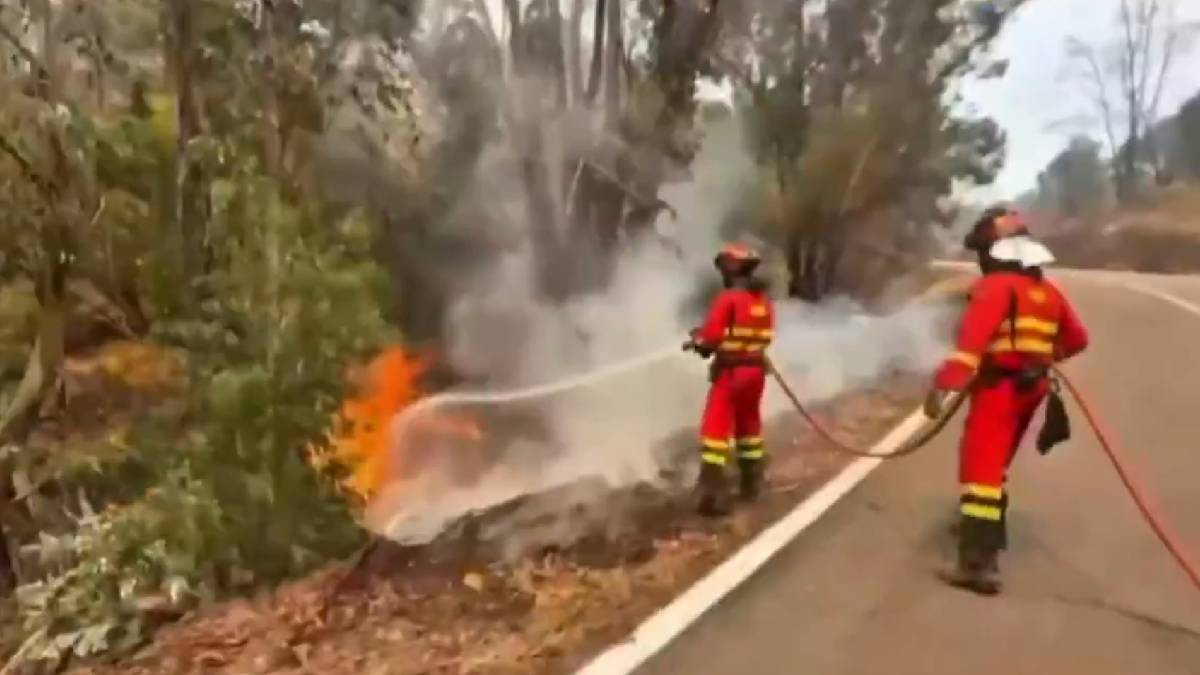 Firefighters Battle Blaze Near Portugal Border | Photo Credit: https://x.com/NewsArenaIndia