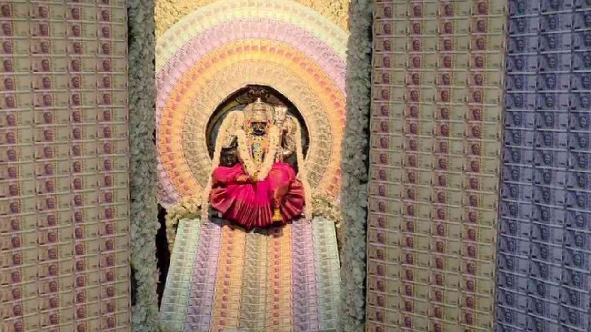 ಶ್ರೀರಂಗಪಟ್ಟಣದಲ್ಲಿ ವಿಶೇಷ ಧನಲಕ್ಷ್ಮಿ ಅಲಂಕಾರ - ದೇವಿಗೆ ₹3 ಲಕ್ಷ ಮೌಲ್ಯದ ನೋಟುಗಳ ಶೃಂಗಾರ!!