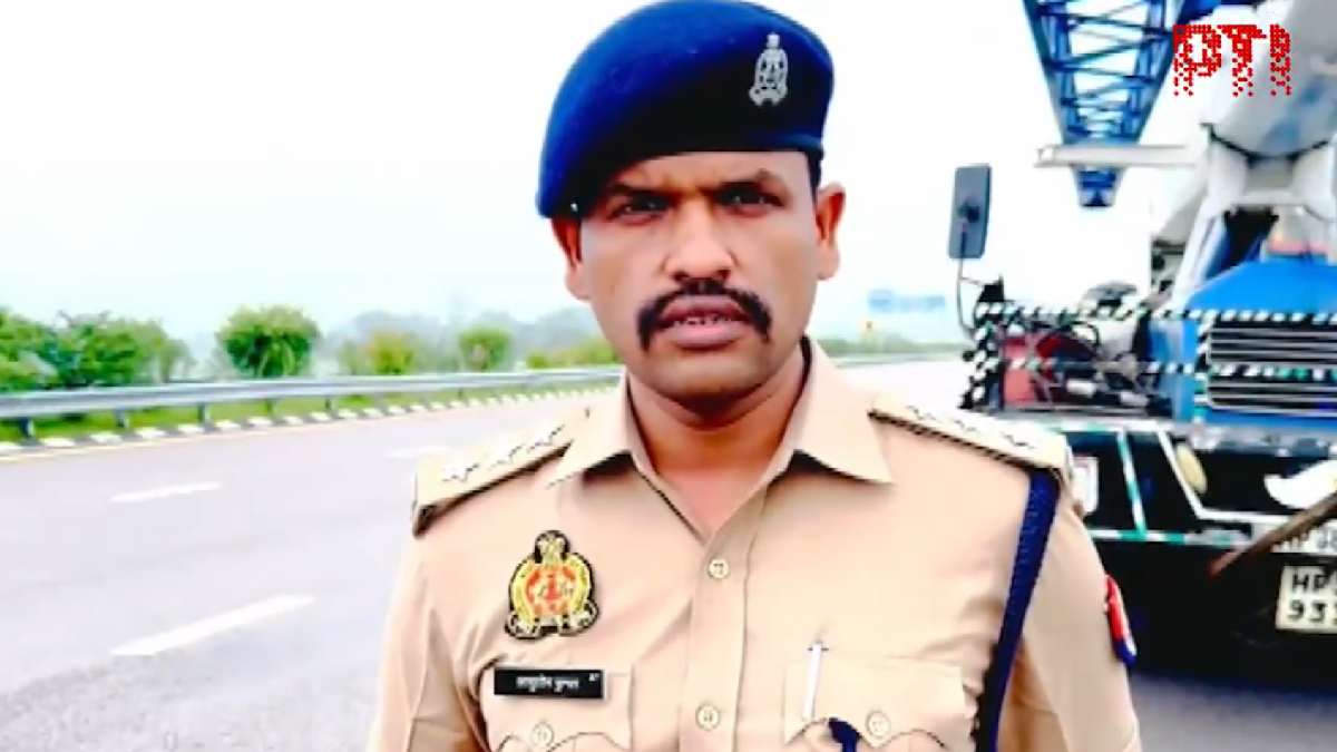 ಪೂರ್ವಾಂಚಲ್ ಎಕ್ಸ್‌ಪ್ರೆಸ್‌ವೇನಲ್ಲಿ ಭೀಕರ ಅಪಘಾತ - ಬಸ್-ಟ್ರಕ್ ಡಿಕ್ಕಿಗೆ ಮೂವರು ಸಾ*ವು, 11 ಮಂದಿಗೆ ಗಾಯ!!