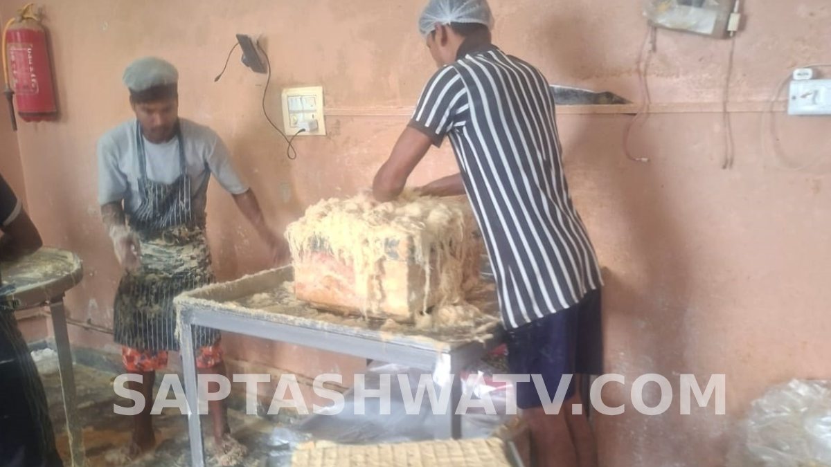 ಹಬ್ಬದ ಸಿಹಿ ತಿನ್ನುವ ಮುನ್ನ ಎಚ್ಚರ-ಬೆಂಗಳೂರಿನ ಸ್ವೀಟ್ ಅಂಗಡಿಗಳ ಮೇಲೆ ಆಹಾರ ಇಲಾಖೆ ದಿಢೀರ್ ದಾಳಿ!!
