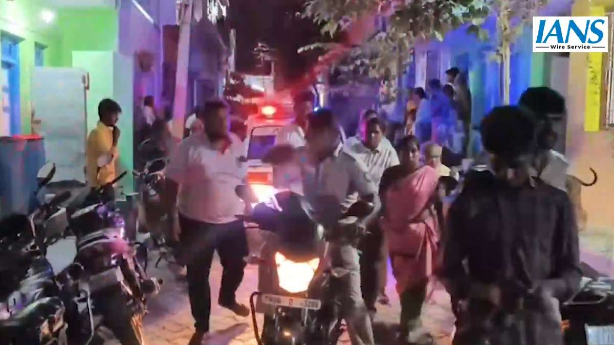 ಕಣ್ಣಿಗೆ ಮೆಣಸಿನ ಪುಡಿ, ಕೈಯಲ್ಲಿ ಅರಿವಾಳ! ಶಿವಕಾಶಿಯಲ್ಲಿ 26ರ ಯುವಕನ ಭೀಕರ ಹ*ತ್ಯೆ!!