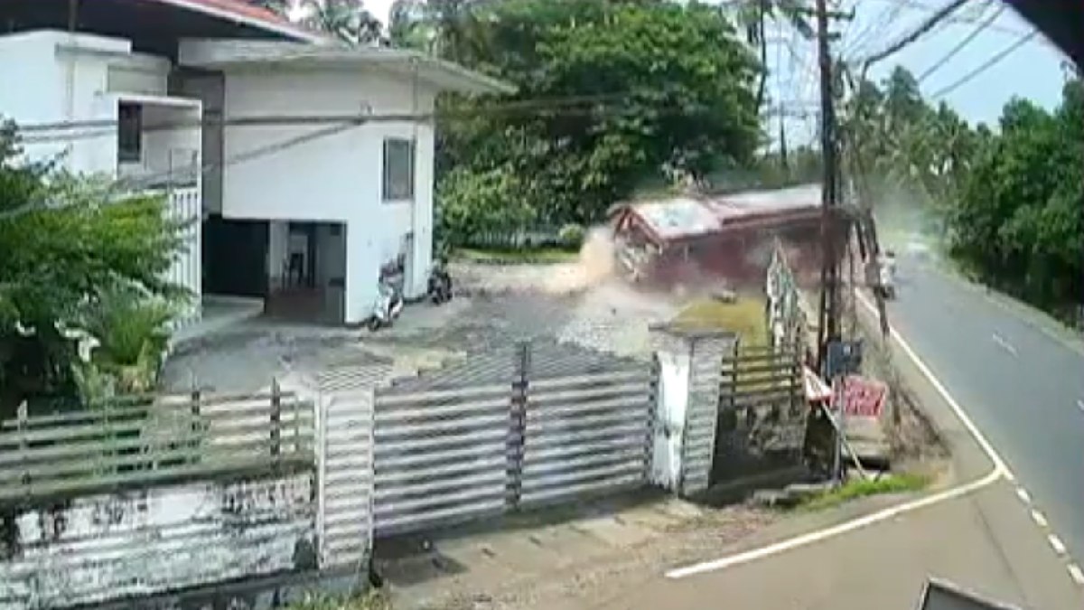Thrissur Bus Accident | Photo Credit: https://x.com/HateDetectors
