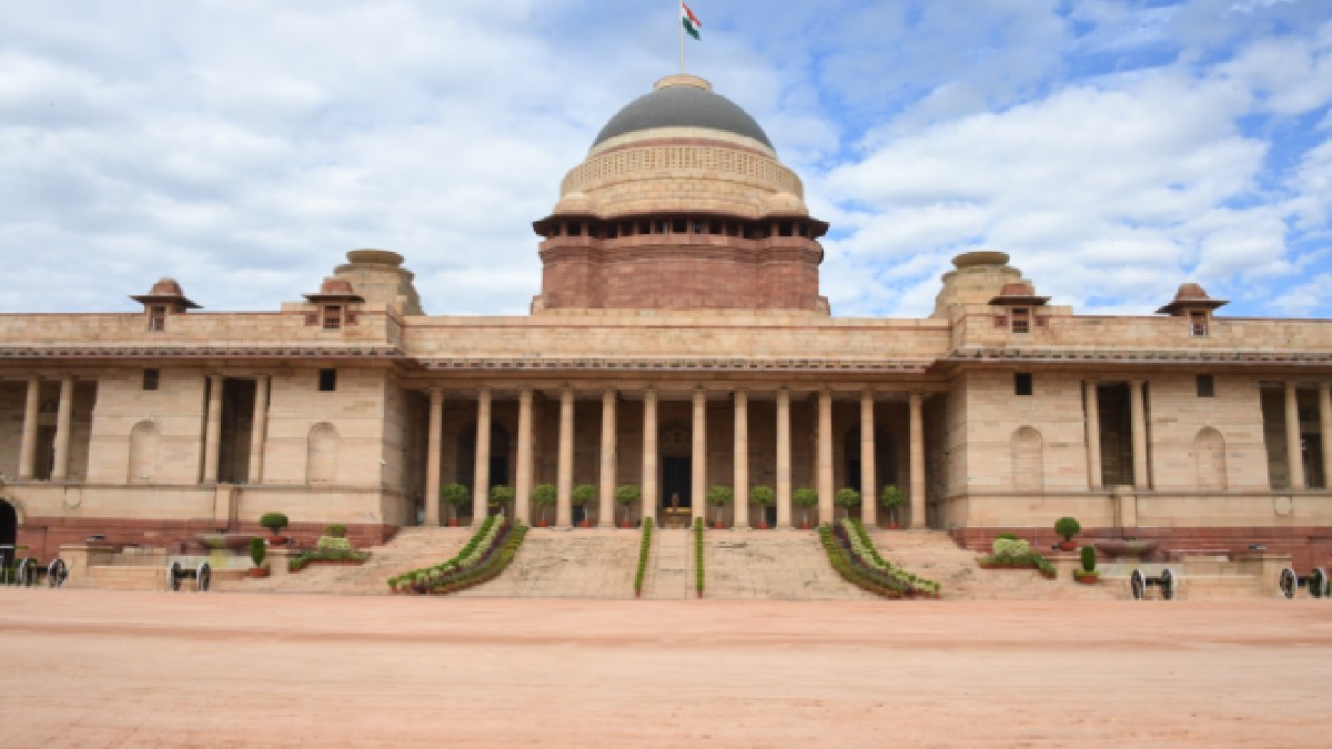 Delhi IPS Officer Veenu Bansal Removed From Rashtrapati Bhavan Duty Amid Allegations of Misconduct and Protocol Violations