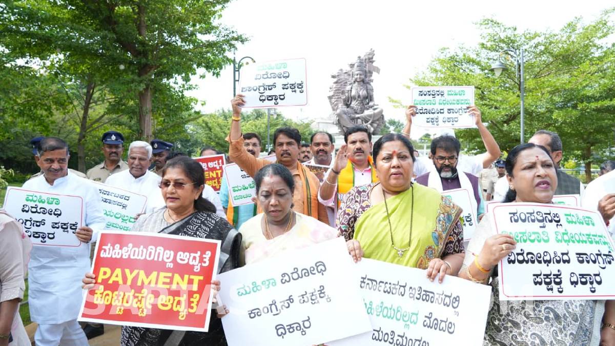 ಮಹಿಳೆಯರಿಗೆ ಸಚಿವ ಸಂಪುಟದಲ್ಲಿ ಸ್ಥಾನ ನೀಡದಿರುವುದು ಅಪಮಾನ - ಕಾಂಗ್ರೆಸ್ ಸರ್ಕಾರದ ವಿರುದ್ಧ ವಿಜಯೇಂದ್ರ ವಾಗ್ದಾಳಿ!!