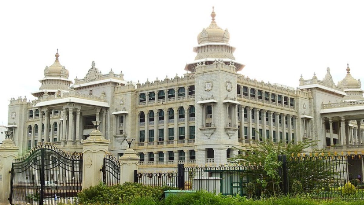 Vikas Soudha Canteen Sealed in Bengaluru After Cockroaches Reportedly Found in Food