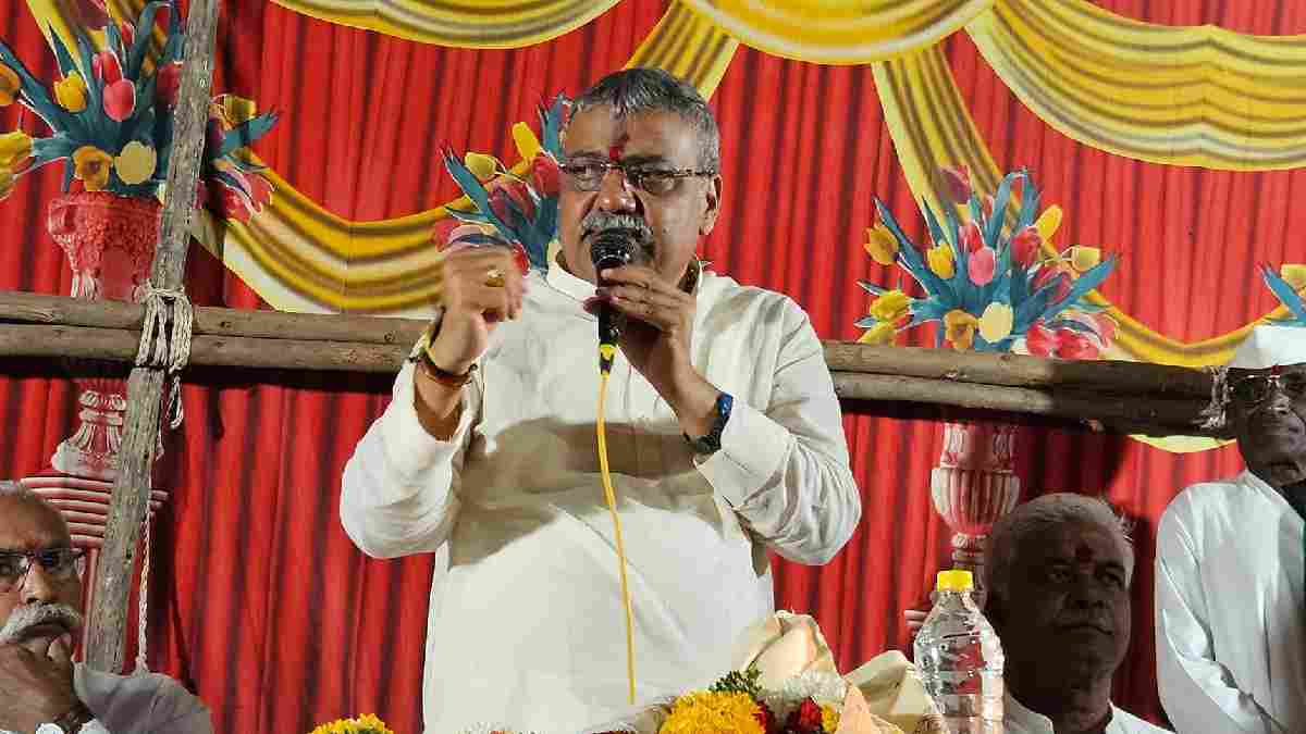 'ಇನ್ನು ಯಾವುದೇ ಹುದ್ದೆಗಾಗಿ ಯಾರ ಮನೆಗೂ ಹೋಗಲ್ಲ' | Photo Credit: https://www.facebook.com/profile.php?id=100007180277612&__tn__=-UC*F