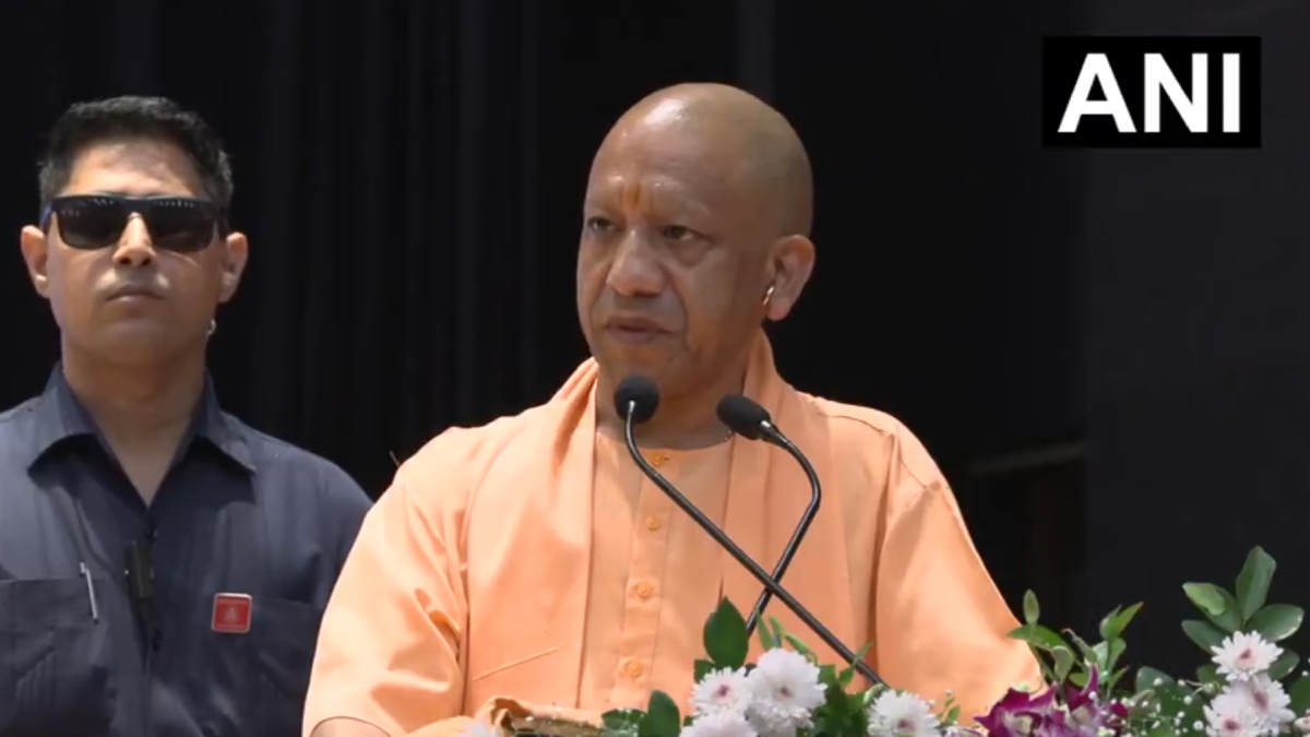 Yogi Adityanath Targets Rahul Gandhi Over Manusmriti Remarks, Warns Against ‘Urban Naxals