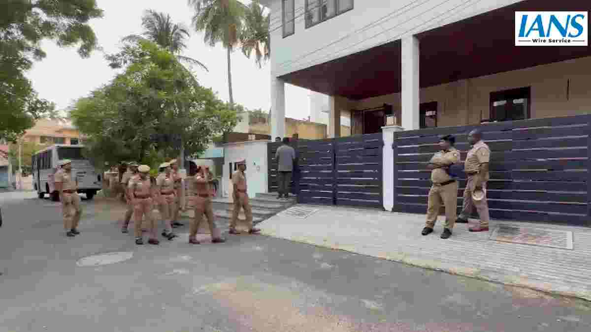 ತಿರುಚಿಯಲ್ಲಿ ಮಾಜಿ ಸಚಿವರ ಮನೆ ಮೇಲೆ CCB ರೇಡ್ | Photo Credit: https://x.com/ians_india