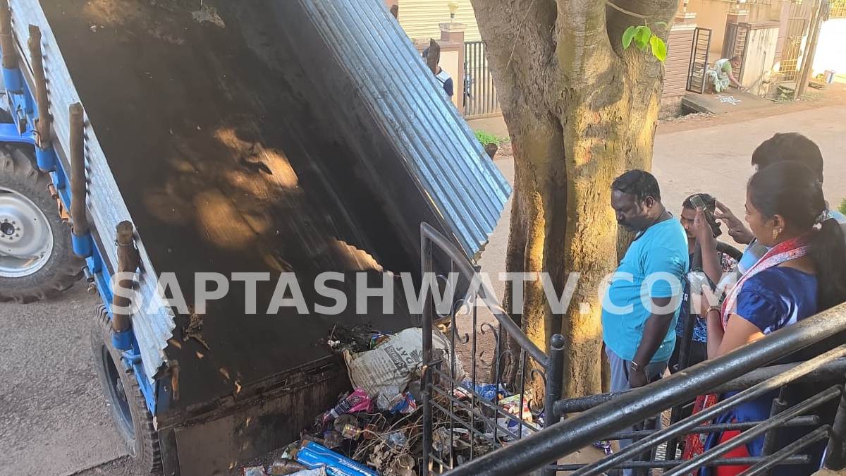 ರಸ್ತೆ ಬದಿಗೆ ಕಸ ಸುರಿದ ಅಪಾರ್ಟ್‌ಮೆಂಟ್ ನಿವಾಸಿಗಳು - ಮನೆ ಮುಂದೆಯೇ ಕಸ ಸುರಿದ ಪಾಲಿಕೆ ಸಿಬ್ಬಂದಿ!!