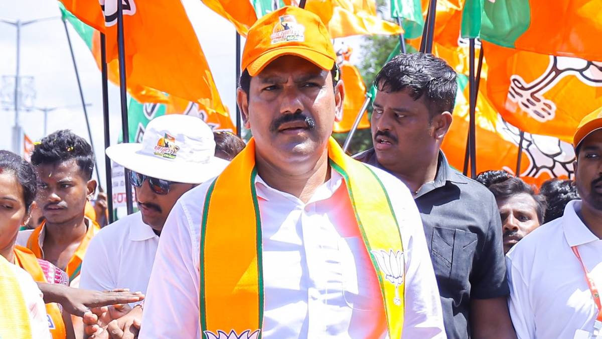 ‘ಪಂಚ ಗ್ಯಾರಂಟಿಗಳ ಭ್ರಮೆಯಲ್ಲಿ ಕಾಂಗ್ರೆಸ್ ಸರ್ಕಾರ ತೇಲಾಡುತ್ತಿದೆ’- ಬಿವೈ ವಿಜಯೇಂದ್ರ!!