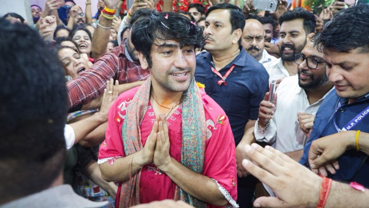 Bageshwar Dham Controversy: Jhansi Man Alleges ‘Putra Yog’ Prediction Failed After Fourth Child Is Born a Girl