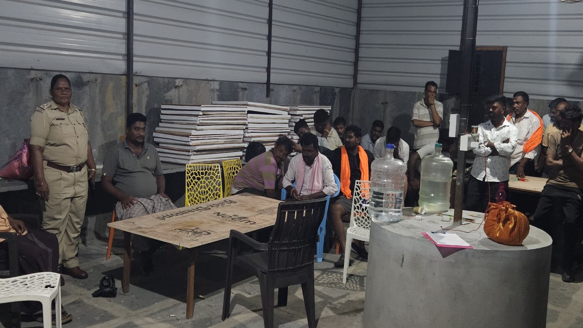 Ballari Police Raid Gambling Den in Kurugodu, 22 Arrested, ₹1 Lakh Seized