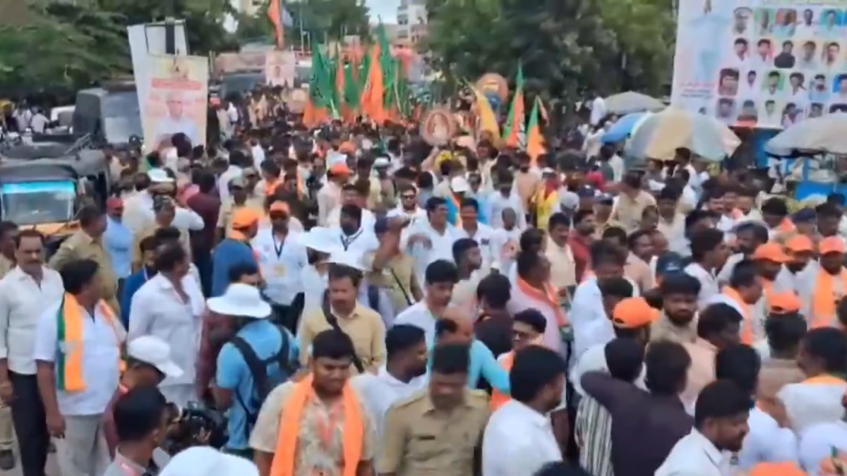 ‘ಬಳ್ಳಾರಿ ಚಲೋ’ ಪಾದಯಾತ್ರೆ ಮುಂದುವರಿಸಿದ ಬಿಜೆಪಿ-ಕಾಂಗ್ರೆಸ್ ಸರ್ಕಾರದ ಆಡಳಿತ ವೈಫಲ್ಯಗಳ ವಿರುದ್ಧ ಕಿಡಿ!!