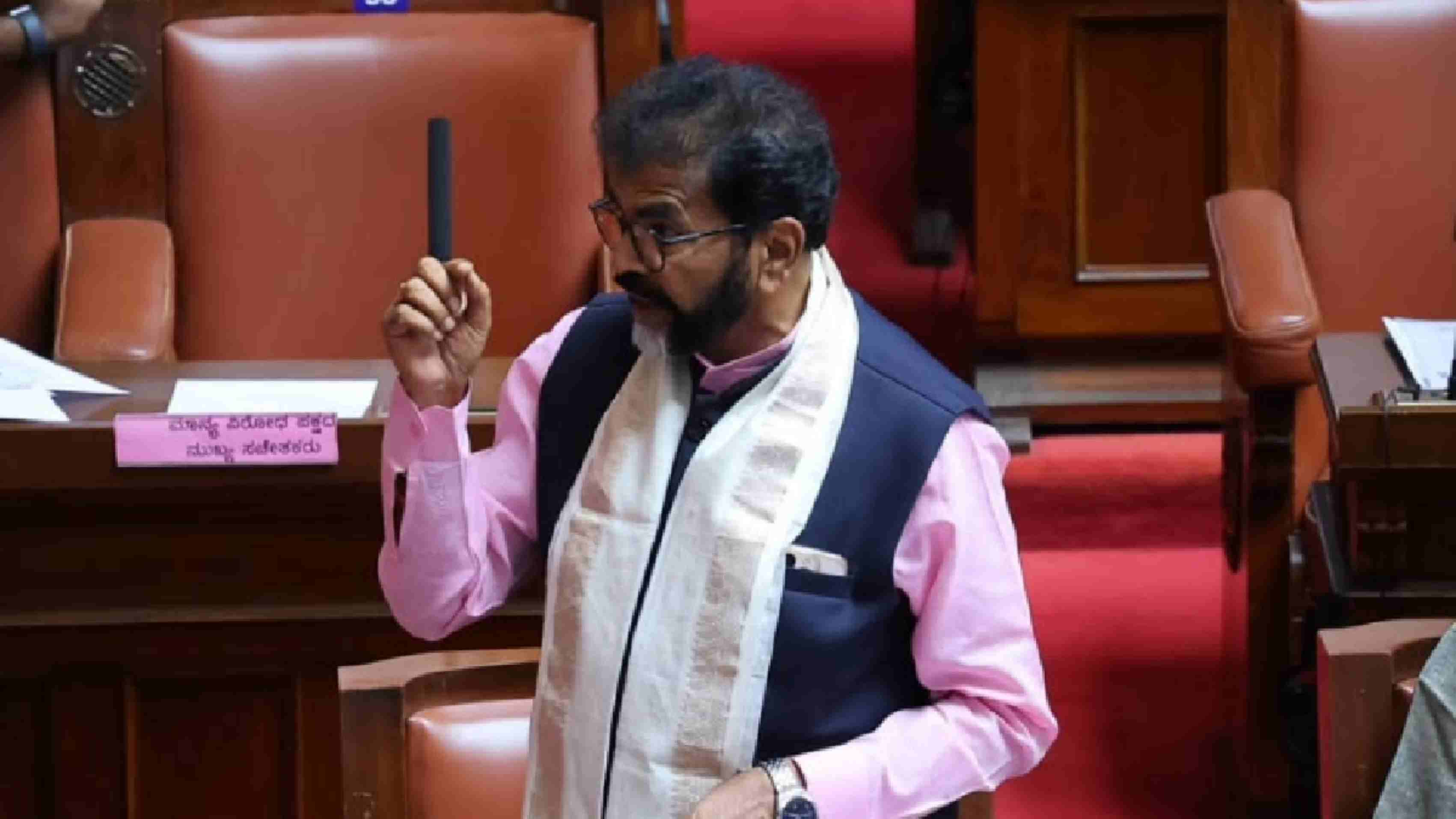 ಪ್ರಿಯಾಂಕ್ ಖರ್ಗೆ ವಿರುದ್ಧ ಛಲವಾದಿ ನಾರಾಯಣಸ್ವಾಮಿ ವಾಗ್ದಾಳಿ; ರಾಜೀನಾಮೆಗೆ ಆಗ್ರಹ!!
