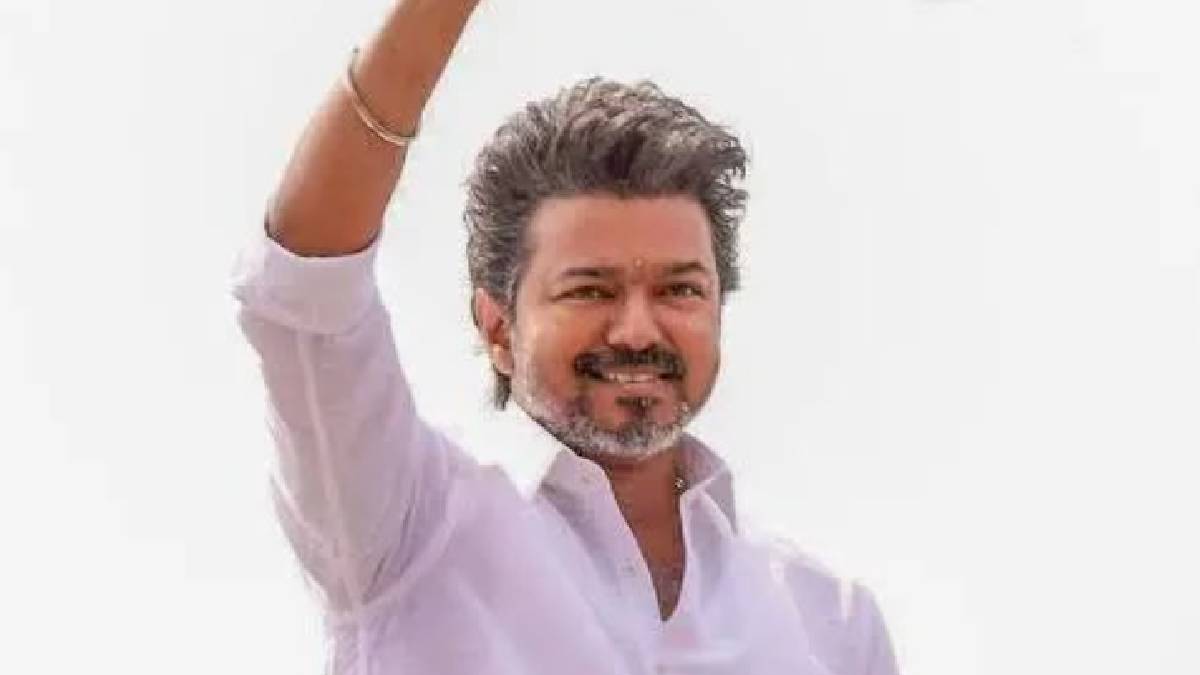 ವಿಜಯ್ ನೋಡಲು ದಿ ಶಾರ್ಡ್ ಬಳಿ ನೂರಾರು ಅಭಿಮಾನಿಗಳು; ಪೊಲೀಸ್ ಸೂಚನೆಯಿಂದ ಕಾರ್ಯಕ್ರಮ ರದ್ದು!!