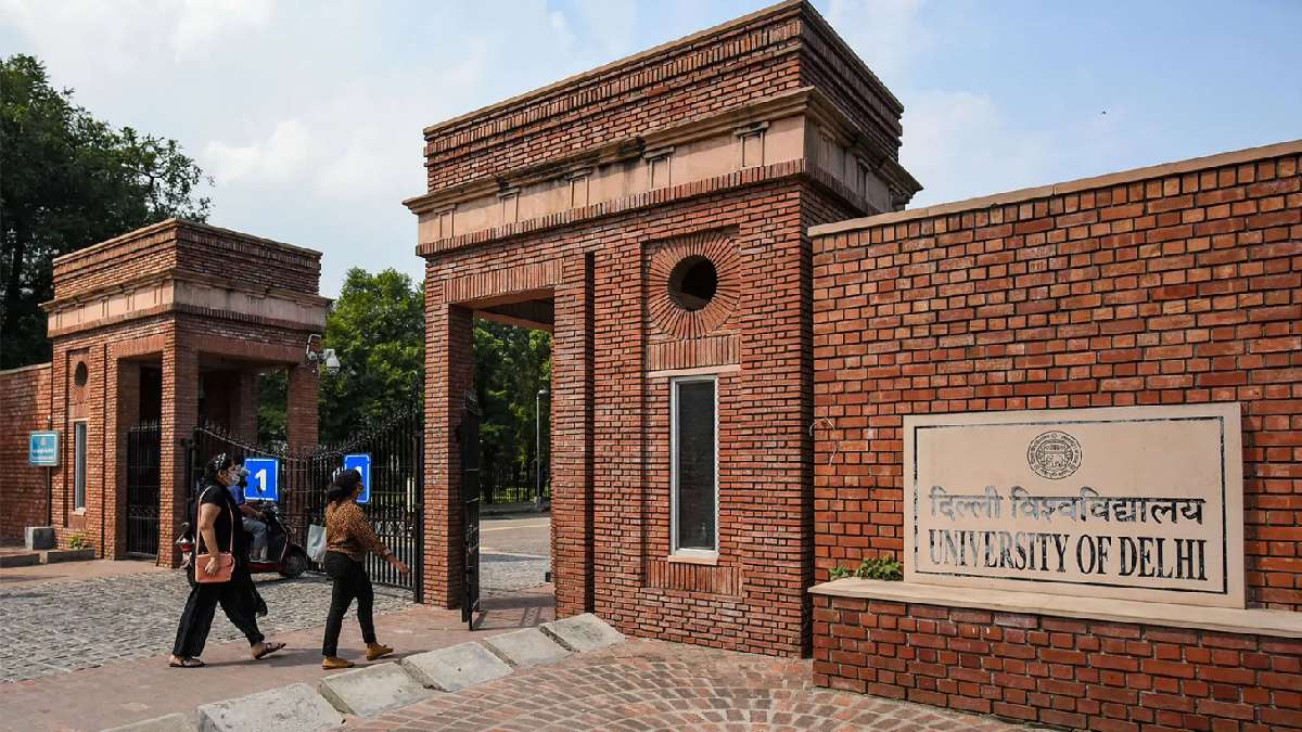 Delhi: Two DU Students Allegedly Harassed by Men in SUV Near Mukherjee Nagar, FIR Registered
